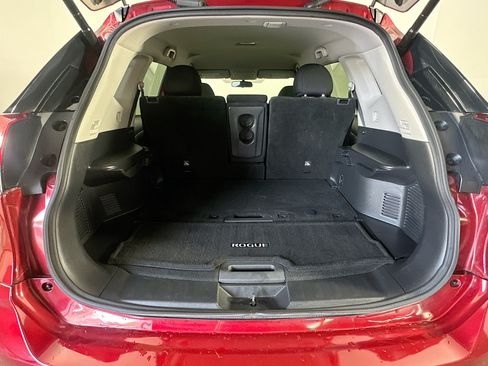 Used 2018 Nissan Rogue SV FWD image 26