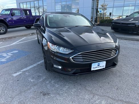 Used 2019 Ford Fusion SE w/ Equipment Group 151A image 8
