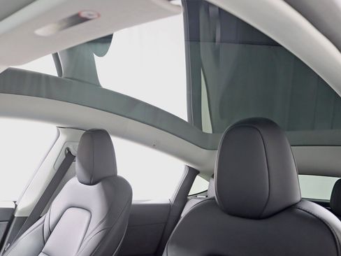 Used 2024 Tesla Model Y Long Range image 32