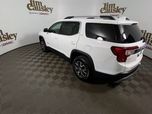 Certified 2023 GMC Acadia SLT w/ Preferred Package image 6