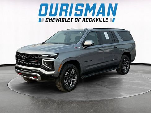 Used 2026 Chevrolet Suburban Z71 w/ Sun And Tow Package AWD/4WD image 2