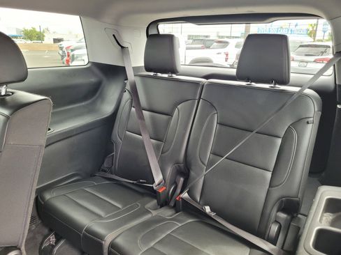 Used 2023 GMC Acadia SLT FWD image 13