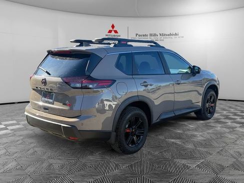 Used 2025 Nissan Rogue SV image 5