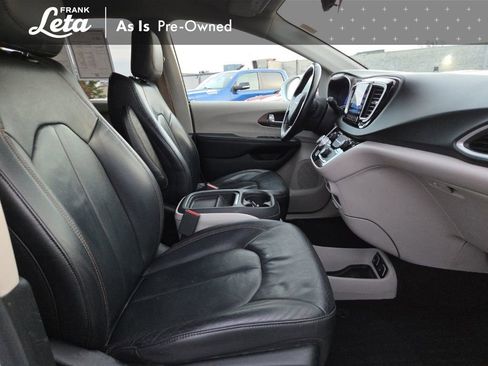 Used 2017 Chrysler Pacifica Touring-L w/ Tire & Wheel Group image 28