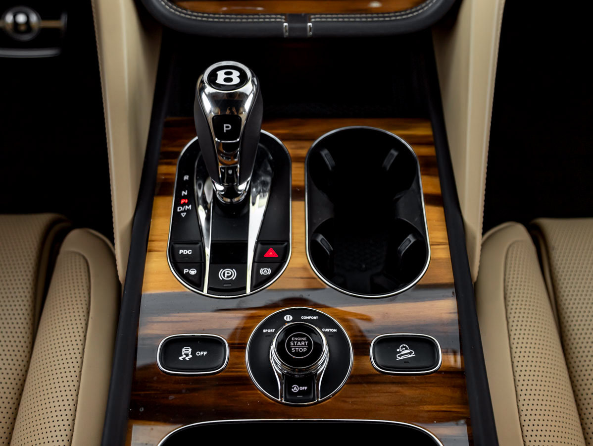 Used 2023 Bentley Bentayga AWD/4WD image 28