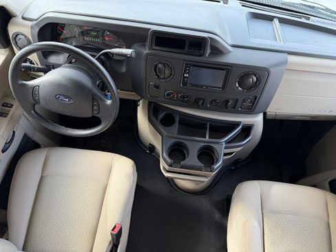 Used 2016 Ford E-450 and Econoline 450 Super Duty w/ Motorhome Prep Package image 43