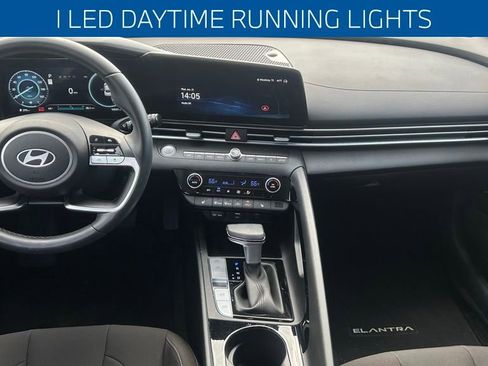 Used 2024 Hyundai Elantra SEL w/ Convenience Package image 16