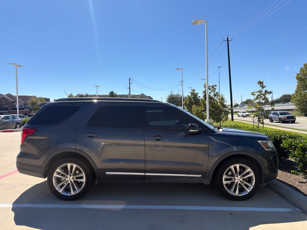 Used 2018 Ford Explorer XLT w/ Equipment Group 202A FWD image 19