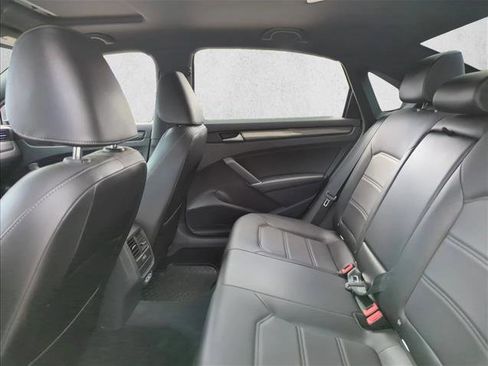 Used 2022 Volkswagen Passat 2.0T R-Line image 19