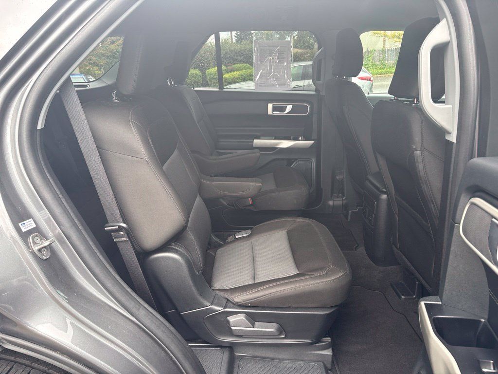 Used 2023 Ford Explorer XLT AWD/4WD image 25