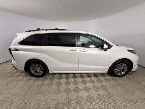Used 2022 Toyota Sienna XLE FWD image 7