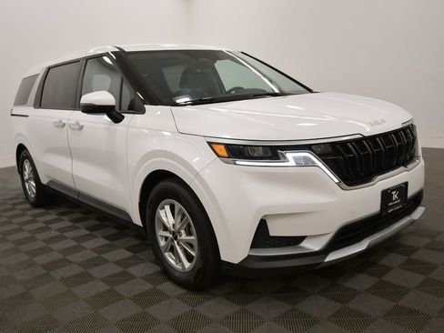 Certified 2024 Kia Carnival LX image 10
