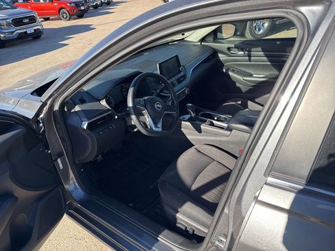 Used 2024 Nissan Altima 2.5 SV image 20