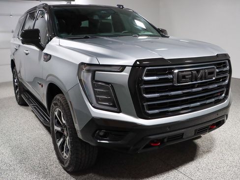 Used 2025 GMC Yukon AT4 w/ LPO, Floor Liner Package AWD/4WD image 5