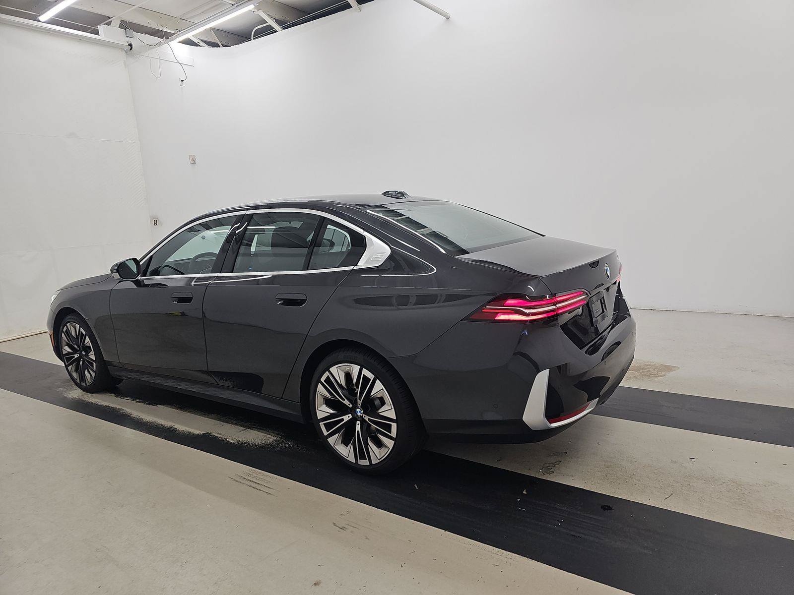 Certified 2026 BMW 530i RWD image 6