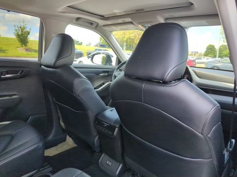 Used 2025 Toyota Highlander XLE AWD/4WD image 29