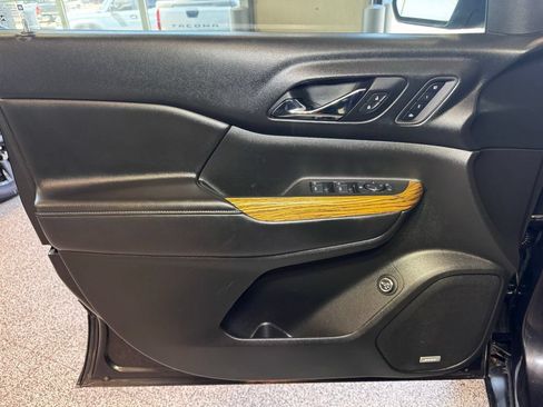 Used 2017 GMC Acadia Denali w/ Technology Package FWD image 19