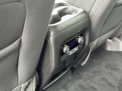 Used 2024 Chevrolet Traverse LT FWD image 17