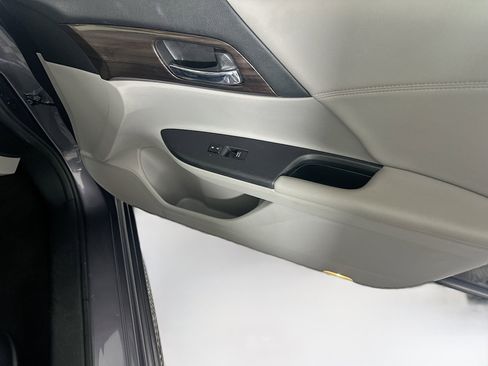 Used 2016 Honda Accord Touring image 29