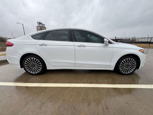 Used 2018 Ford Fusion SE w/ Fusion SE Technology Package FWD image 7