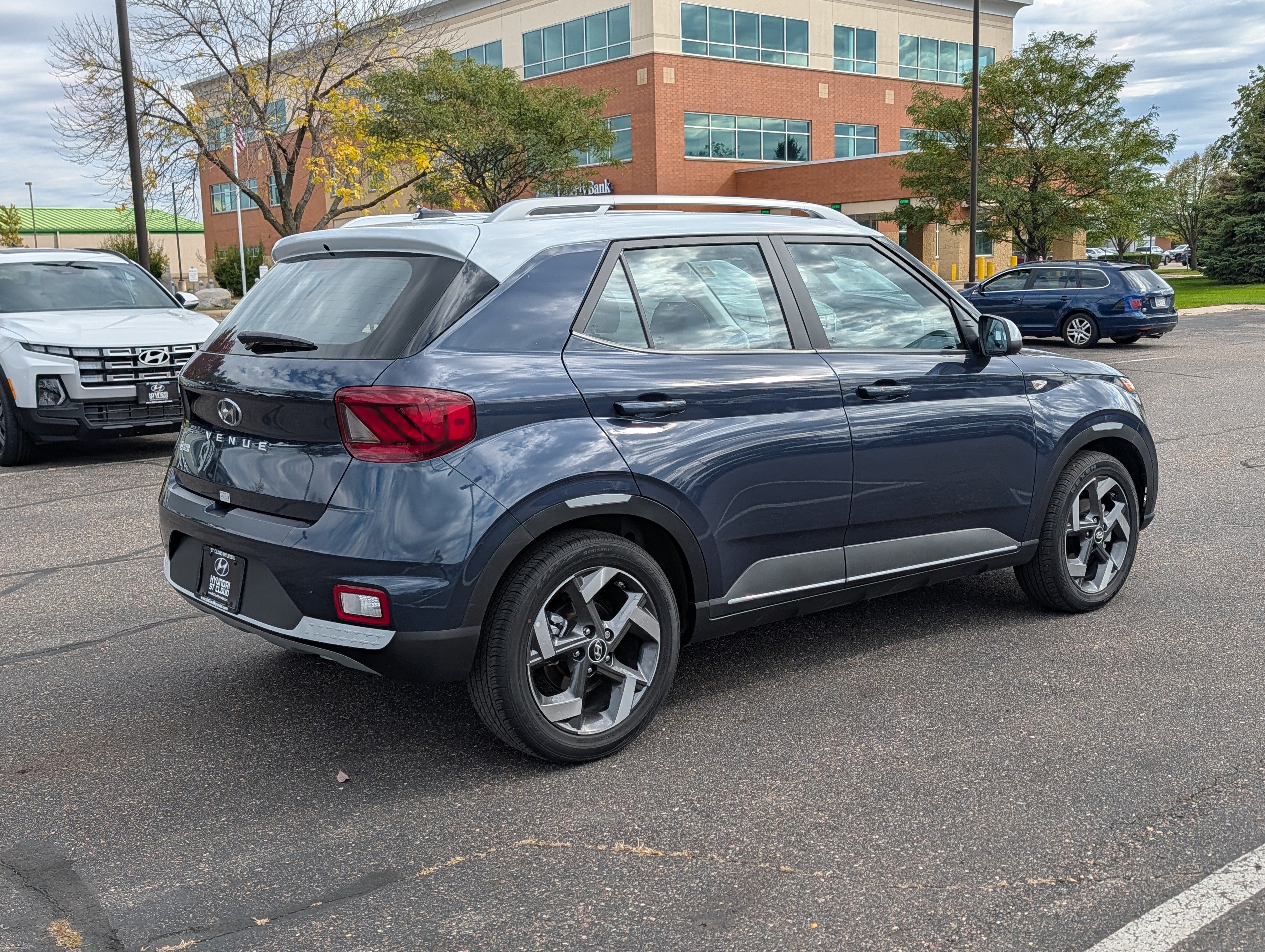 Used 2025 Hyundai Venue Limited FWD image 5