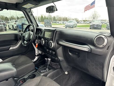 Used 2016 Jeep Wrangler Unlimited Sahara w/ Connectivity Group AWD/4WD image 26