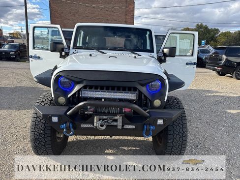 Used 2015 Jeep Wrangler Unlimited Sahara w/ Connectivity Group image 27