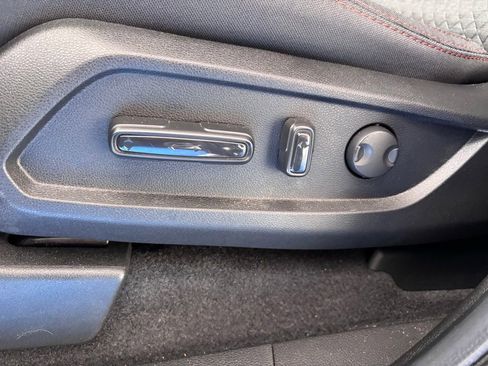 Used 2025 Honda Pilot Sport image 18