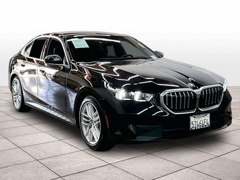Used 2025 BMW 530i w/ Premium Package RWD image 2