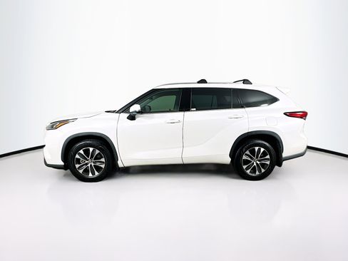 Used 2020 Toyota Highlander XLE image 4