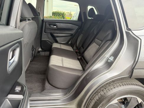 Used 2025 Nissan Rogue SV image 39