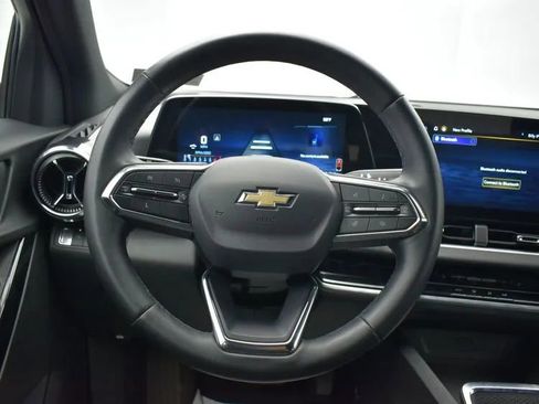 Used 2025 Chevrolet Equinox LT FWD image 20