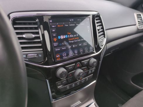 Used 2020 Jeep Grand Cherokee Altitude image 29