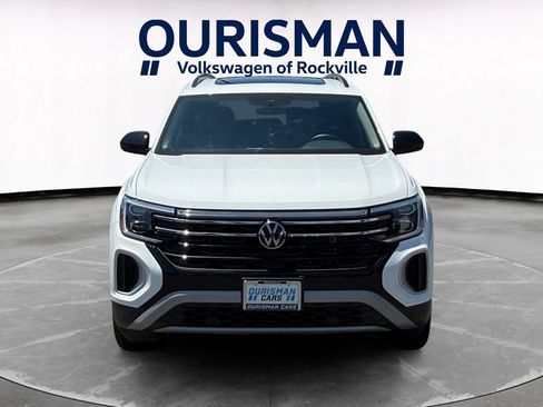 Used 2025 Volkswagen Atlas Peak Edition SE AWD/4WD image 8
