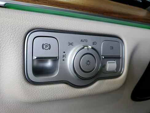 Used 2022 Mercedes-Benz GLS 450 4MATIC image 22