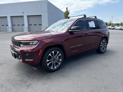 Used 2024 Jeep Grand Cherokee Overland w/ Adv Protech Group III AWD/4WD image 5