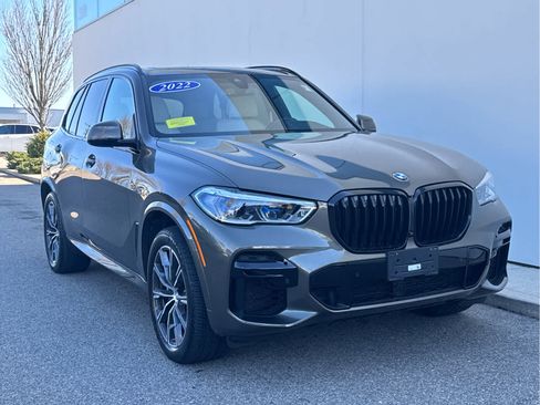 Used 2022 BMW X5 M50i w/ Executive Package image 2