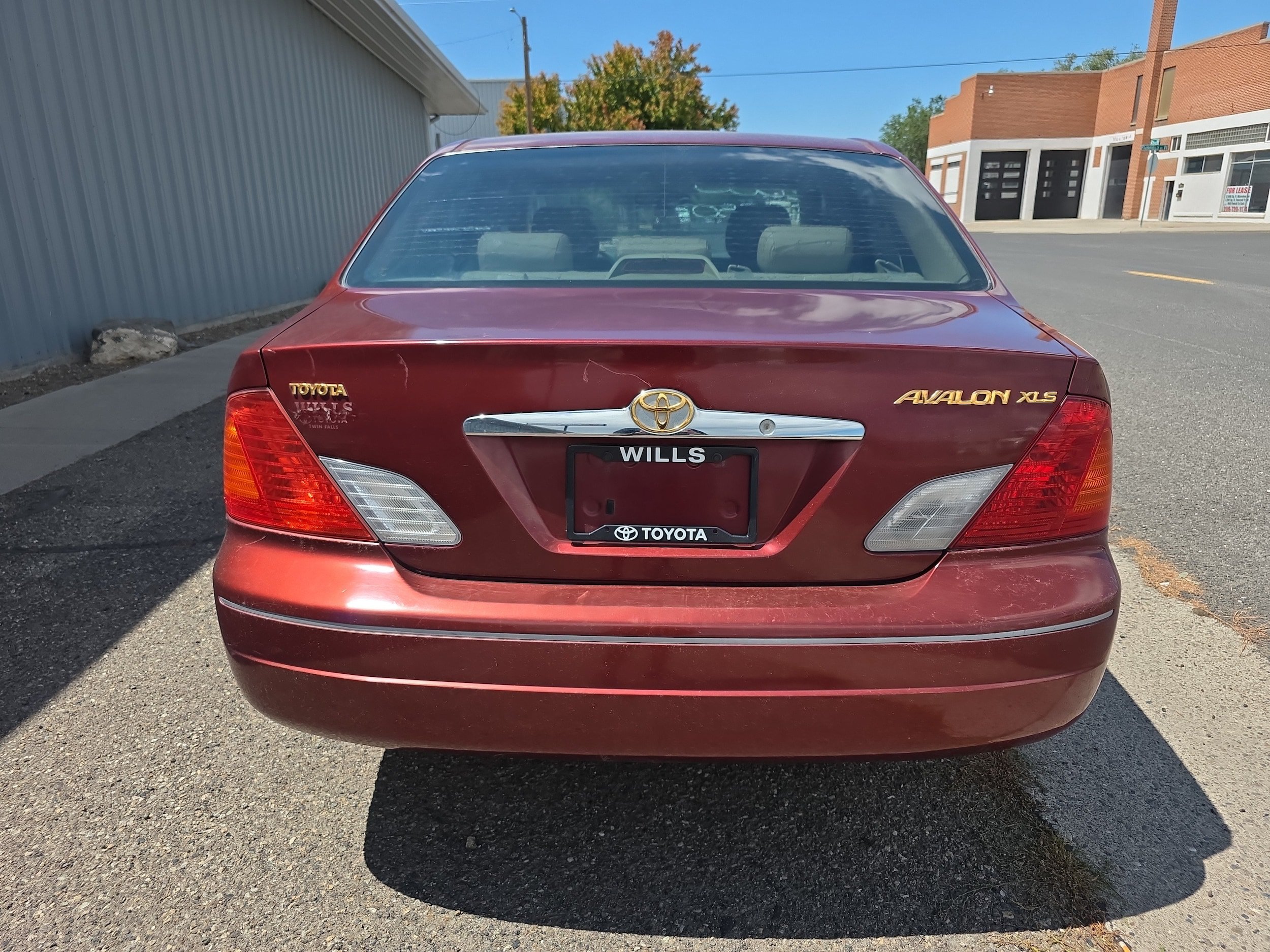 Used 2000 Toyota Avalon XLS w/ Option Pkg 7 FWD image 3