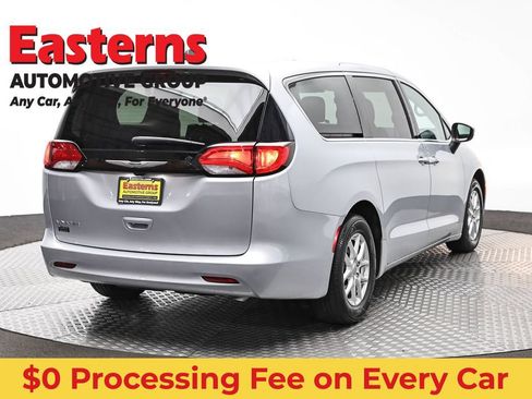 Used 2023 Chrysler Voyager LX FWD image 5