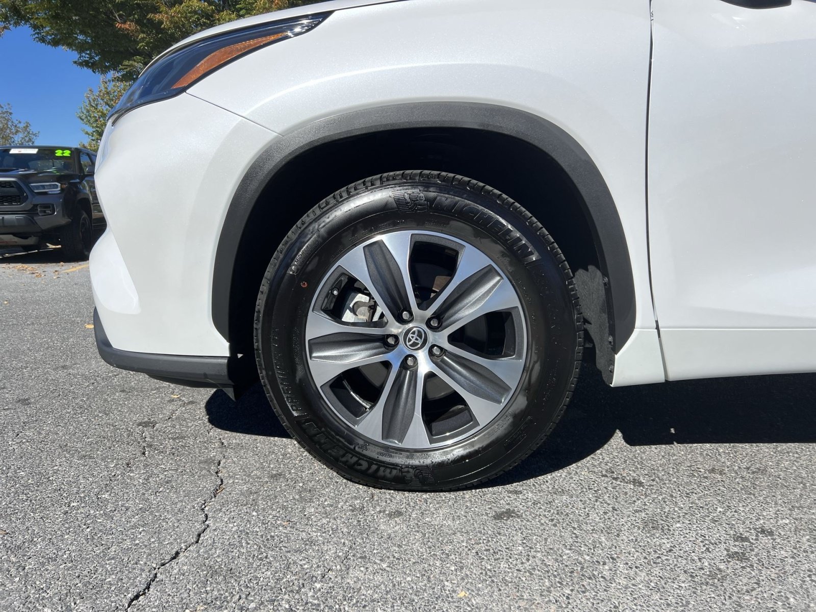 Used 2023 Toyota Highlander XLE FWD image 12