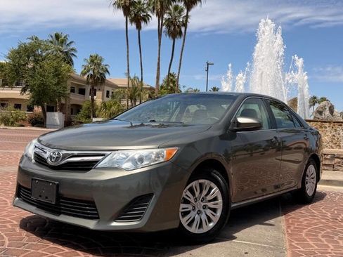 Used 2013 Toyota Camry LE FWD image 12