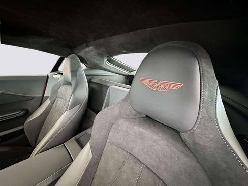 Used 2025 Aston Martin V8 Vantage Coupe image 12