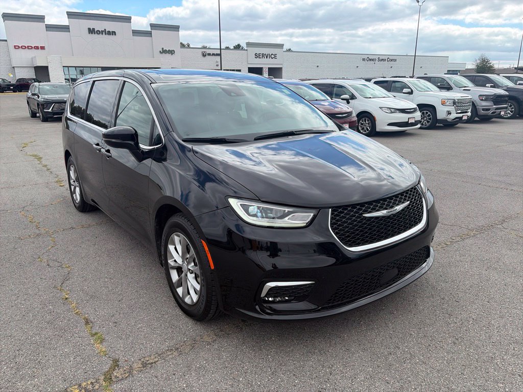 Used 2026 Chrysler Pacifica Limited FWD image 8