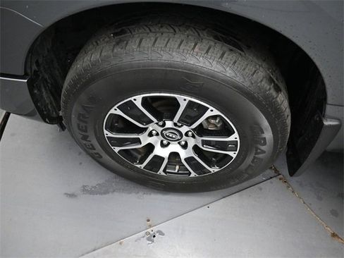 Used 2024 Nissan Titan SV w/ SV Convenience Package image 33