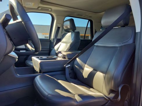 Used 2025 Ford Expedition Active image 17