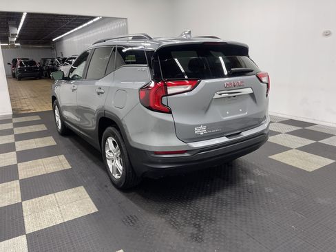Used 2023 GMC Terrain SLE w/ Driver Convenience Package image 2