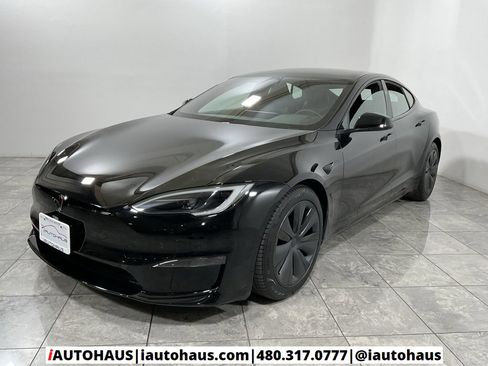 Used 2025 Tesla Model S Plaid image 2