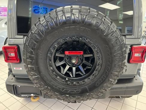 Used 2021 Jeep Wrangler Unlimited Rubicon w/ Dual Top Group AWD/4WD image 11