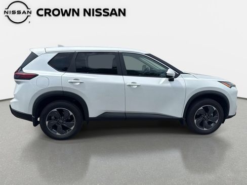 Certified 2026 Nissan Rogue SV FWD image 9