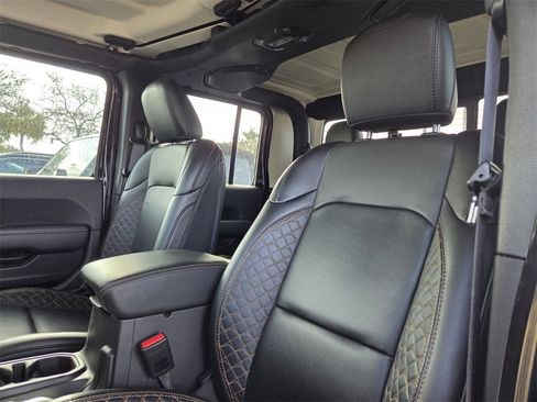Used 2022 Jeep Gladiator Overland image 4